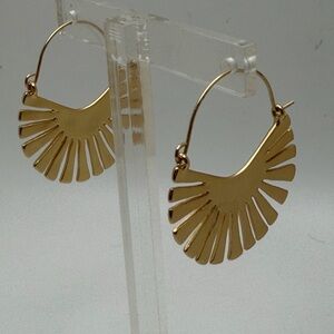 Gold Fan-Shaped Sunburst Hoop Earrings VTG EC